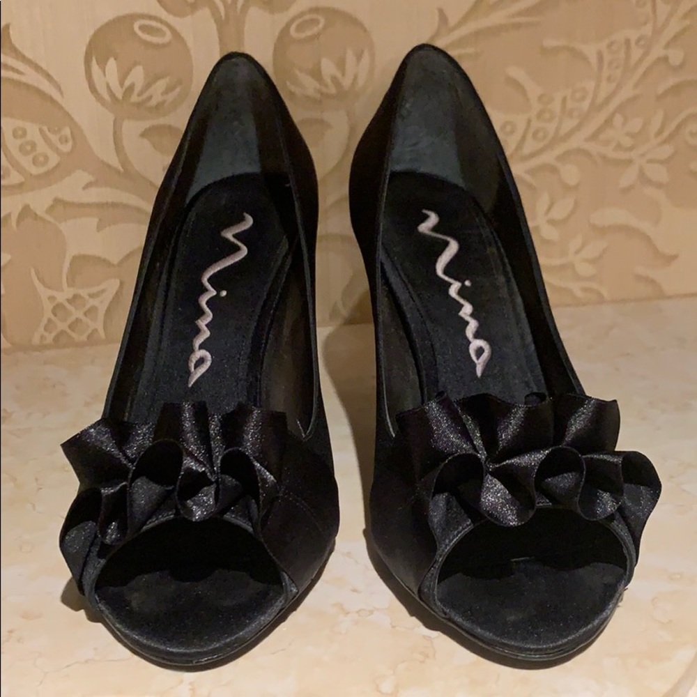 Nina Fantana Peep toe pumps